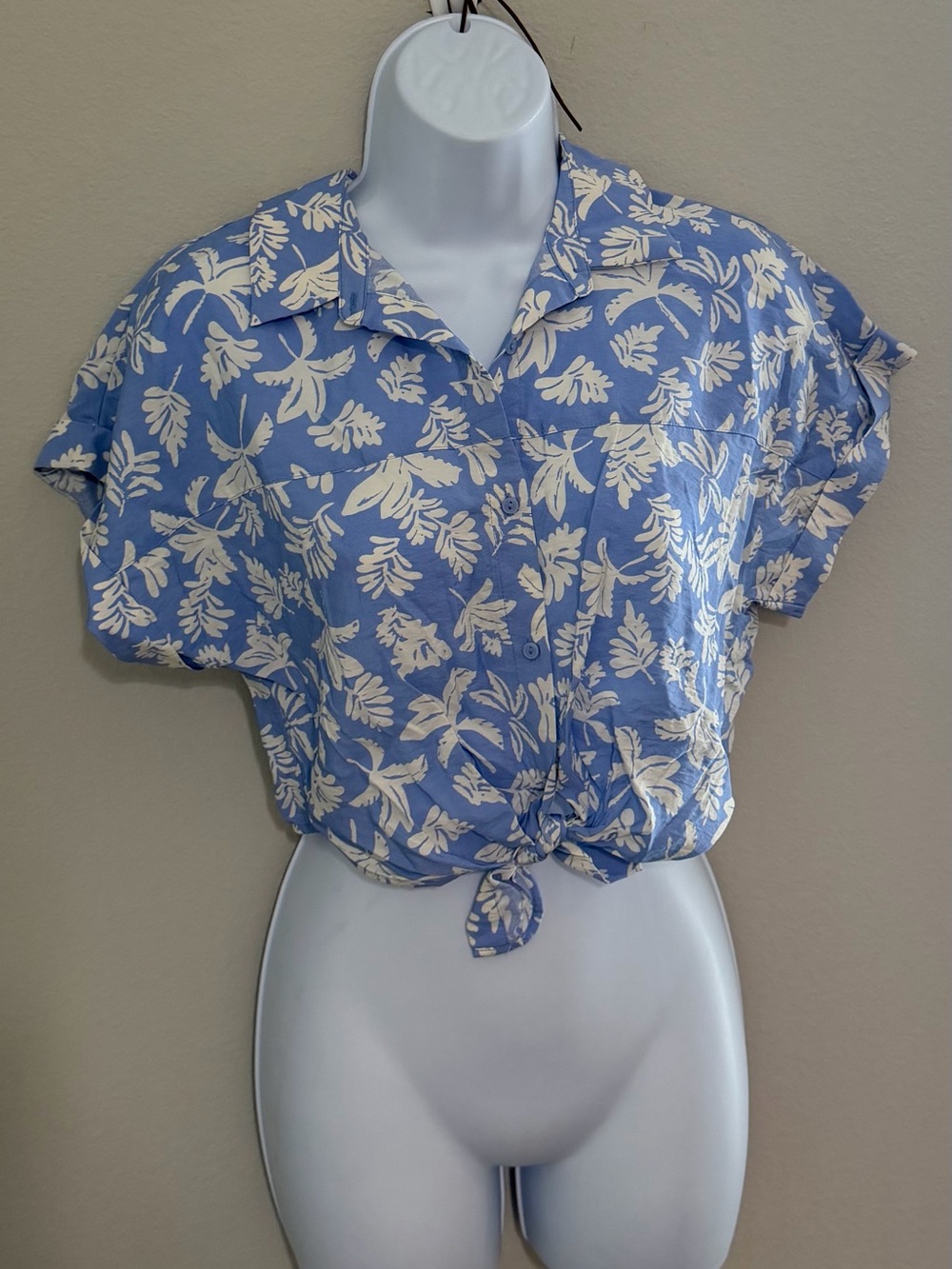 Zara Blue and Cream Floral Tie-Front Button Shirt